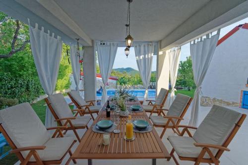 Balkons/terase, Unique retreat - Apartment Harmony with private pool in Gizdavac
