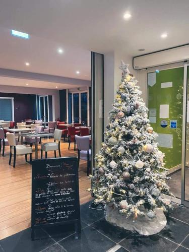 Cozy hotel logis Morlaix in Plouigneau