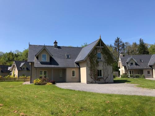 4 bedroom holiday home with wheelchair accessible bathroom 2km from Kenmare