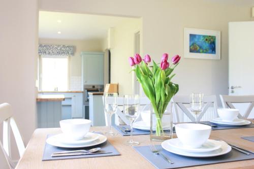 4 bedroom holiday home with wheelchair accessible bathroom 2km from Kenmare in Dunkerron Holiday Homes