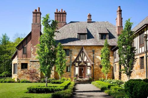 Winthrop Estate 12K SF 32 Acres