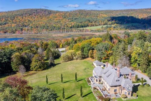 Winthrop Estate 12K SF 32 Acres