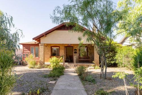 Sweet House Central Phx 2bed/big yard