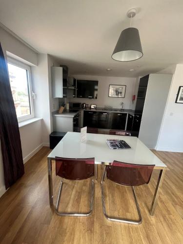 Konyha, Quayside Apartments by Urban Space near Cardiff Öböl Gát