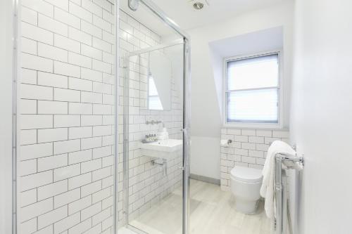 Urban Chic - Rathbone - main image