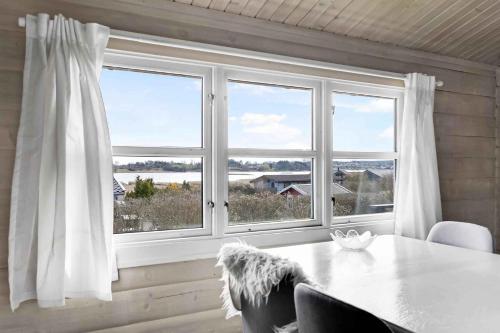  Cozy Log Cabin With A View Of The Water in Kirke Såby