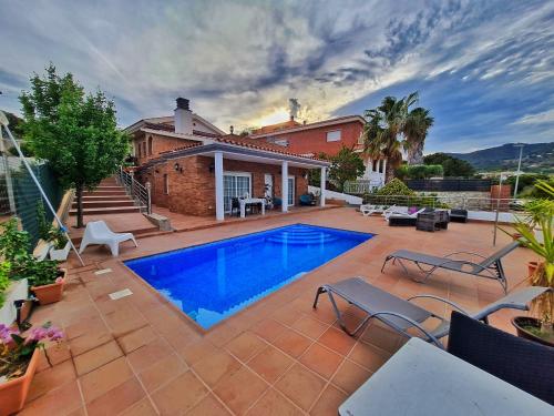 Villa junto a la playa con piscina - Accommodation - Calella