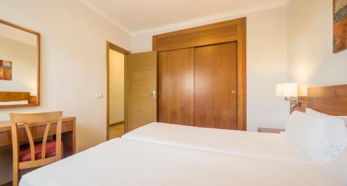 2 twin beds