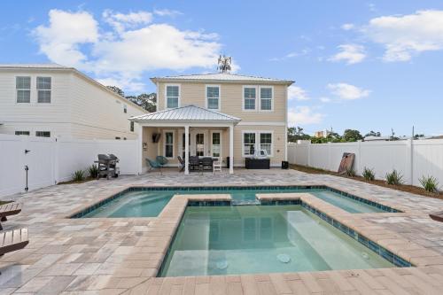 Pet Friendly Beach House - Sugary Sands by Panhandle Getaways