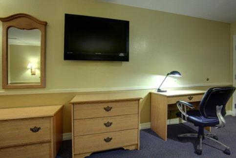 Edinburg Executive Inn - image 5