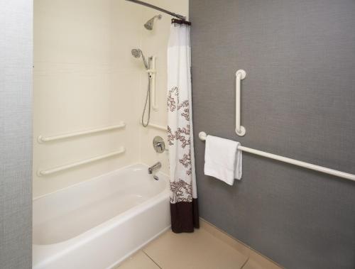 Residence Inn by Marriott Philadelphia Airport - image 8