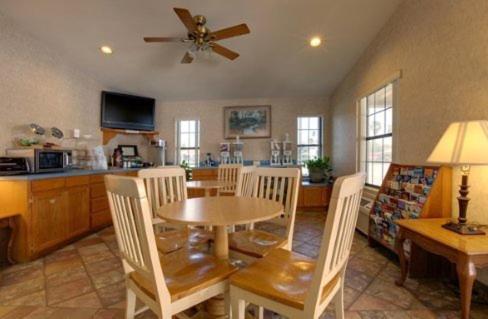 Edinburg Executive Inn - 레스토랑