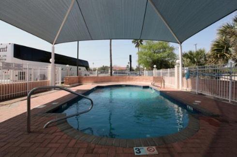 Edinburg Executive Inn - 수영장