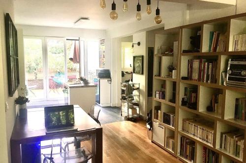 Apartment with garden near Montmartre - image 4