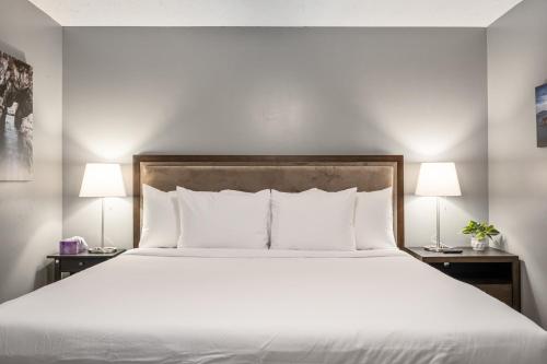 5BR Combined Units with Hot tub and Grill 5BR Combined Units with Hot tub and Grill