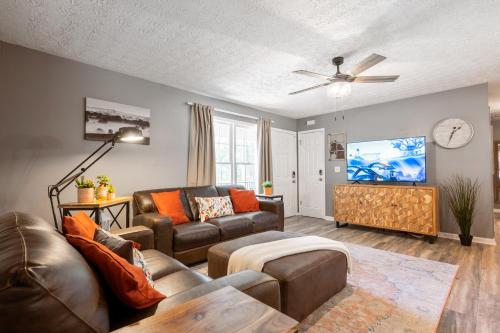 5BR Combined Units with Hot tub and Grill 5BR Combined Units with Hot tub and Grill