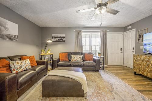 5BR Combined Units with Hot tub and Grill 5BR Combined Units with Hot tub and Grill