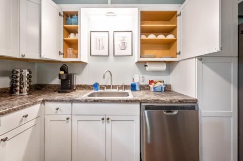 5BR Combined Units with Hot tub and Grill 5BR Combined Units with Hot tub and Grill