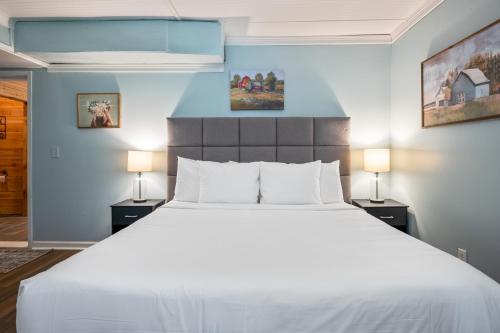 5BR Combined Units with Hot tub and Grill 5BR Combined Units with Hot tub and Grill