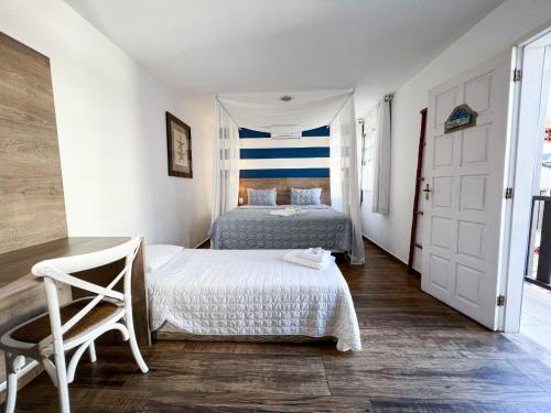 1 queen bed, 1 twin bed