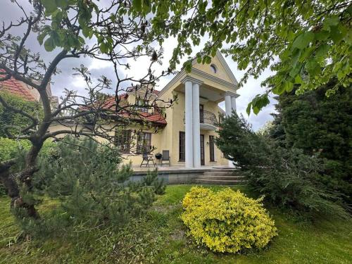 Dako Mansion Stylish Modern Cosy