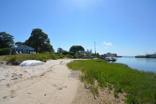 Private Summer Rental Beach House with a 30ft Boat Dock in Southampton, USA