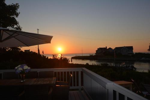 Private Summer Rental Beach House with a 30ft Boat Dock in Southampton, USA