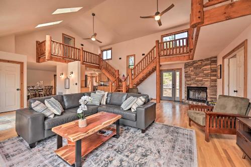 Payson Cabin with Deck, Grill and Mountain Views