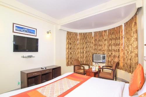 Guestroom, OYO 2569 Hotel Paradise in Civil Line