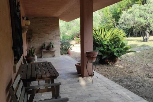  Villa Regno: elegante villa con piscina immersa nel verde in Torre San Patrizio