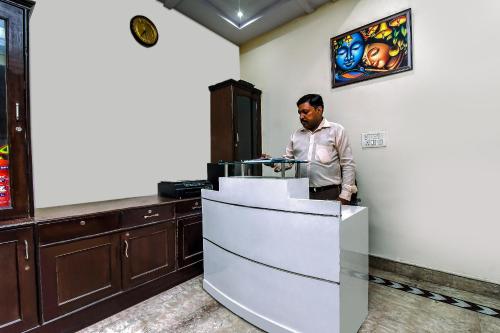 OYO Florence Residency Near M2K Cinemas Rohini
