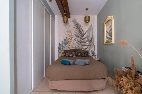One-Bedroom Apartment room in L'écrin vert luxuriant - Halles & Cathédrale - Une Nuit à Nîmes