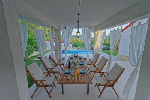Balkons/terase, Unique retreat - Apartment Harmony with private pool in Gizdavac