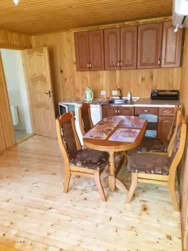 Зачаровані Карпати, Воловець in Volovets'
