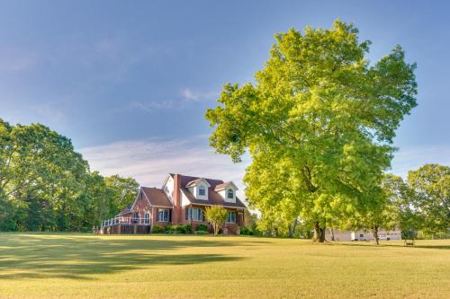 Spacious Greenbrier Vacation Rental on about 4 Acres! in Greenbrier (AR)