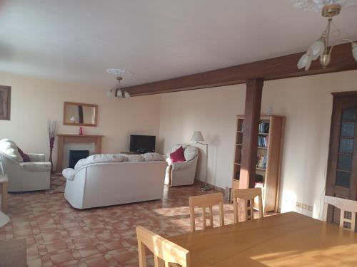 Lovely 4-Bed House in rural West France