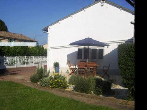 Lovely 4-Bed House in rural West France