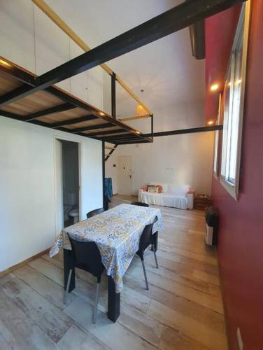 Luminoso Loft, bien distribuido en Balvanera. Viamonte y Ayacucho