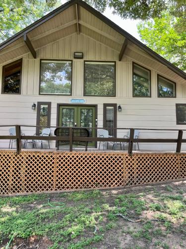 Hideaway - 3 BR Home with PRIVATE POOL on wooded lot