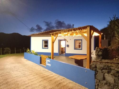 Cosy Private Cottage w/sea views AND wifi, Vila do Porto