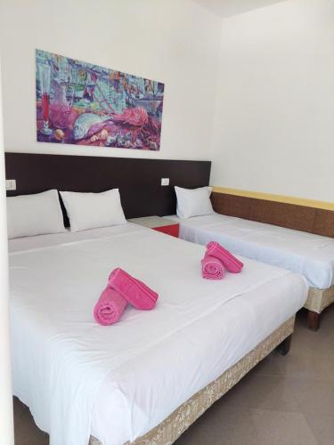 Deluxe Double Room (2 Adults + 1 Child) image 10