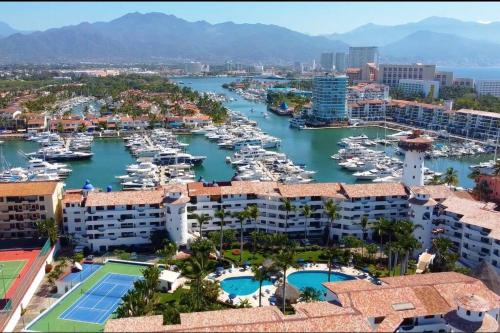 Unbeatable View & Location ! Marina Yacht Club