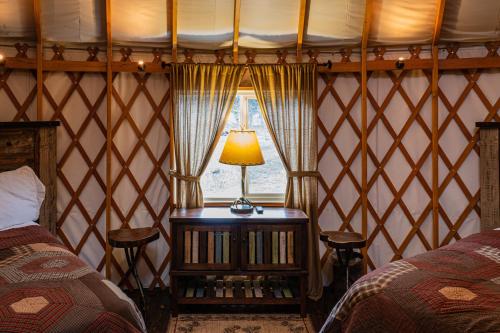 Spring Ridge Luxury Yurt - Creekside Glamping with Private Hot Tub