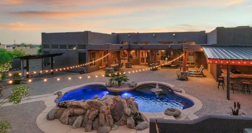 Quail Mountain Desert Resort: Heated Pool, Mt Vews, all BR's King & TV's, Hiking