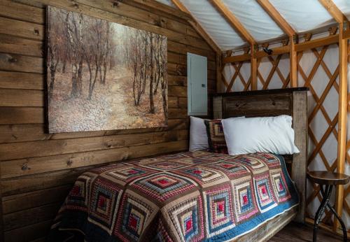 Otter Creek Luxury Yurt - Creekside Glamping with Private Hot Tub