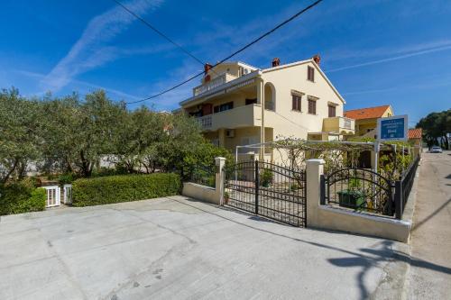 Apartments Mirijana - image 4