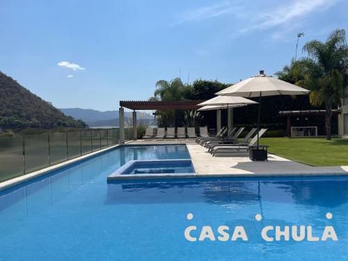 Espectacular Casa con Vista al Lago Enorme Jardín