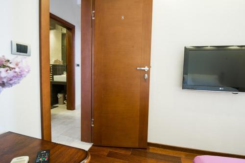 Small Double Room image 10