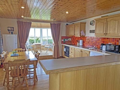 Lands End Cottage - Connemara in Cleggan