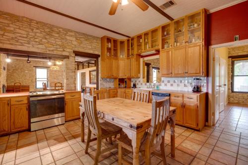 10-Acre San Marcos Vacation Rental about 6 Mi to TSU!